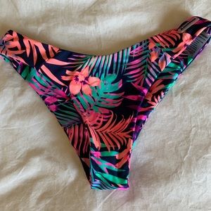 NWOT blackbough Maui bottoms